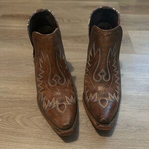 ARIAT Women’s Brown Leather Western Ankle Boots